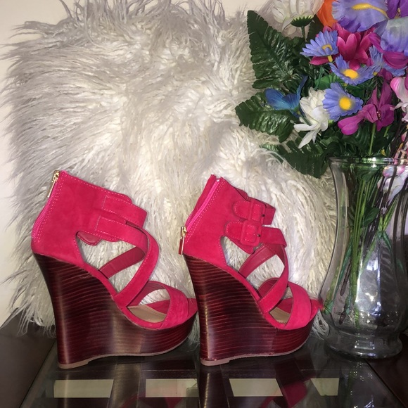 Women’s Fuchsia Wedge Strap Sandals - Picture 4 of 12